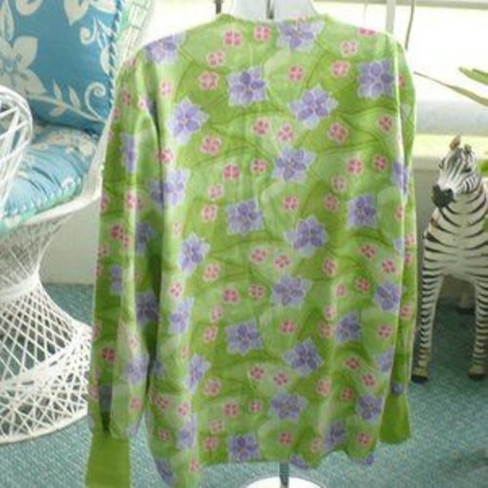 ❤️ CREST Scrub Top Snap Front Medium Green Floral - Picture 3 of 6